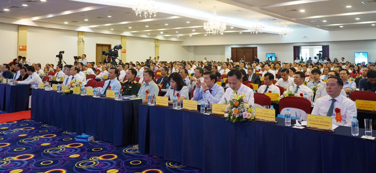 Hội nghị c&oacute; sự tham dự của l&atilde;nh đạo Ch&iacute;nh phủ, l&atilde;nh đạo c&aacute;c Bộ ng&agrave;nh Trung ương v&agrave; đ&ocirc;ng đảo c&aacute;c nh&agrave; đầu tư - Ảnh: C.N